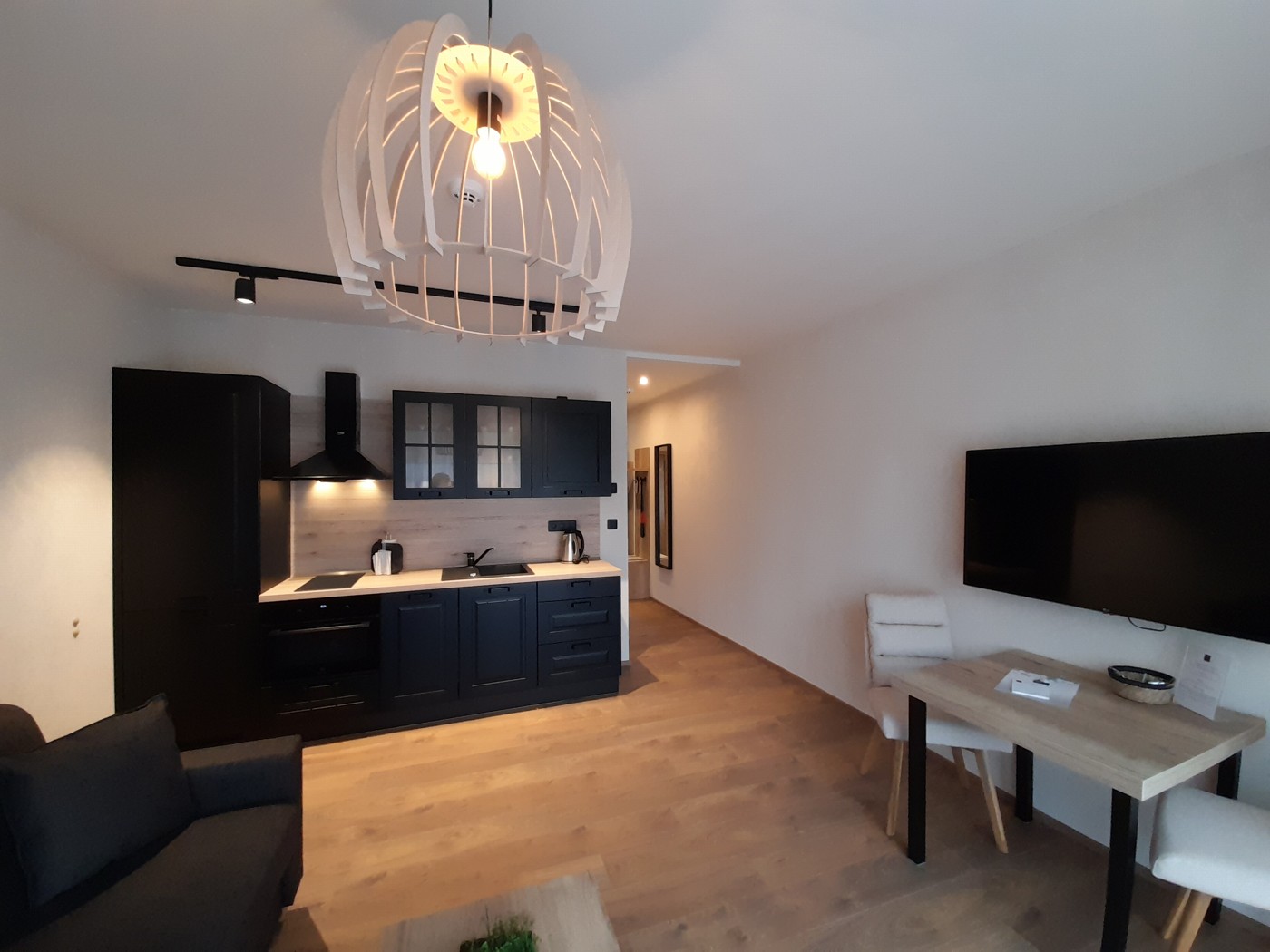 Apartmán „Tvrz Žumberk" č.6 – dvoulůžkový s terasou