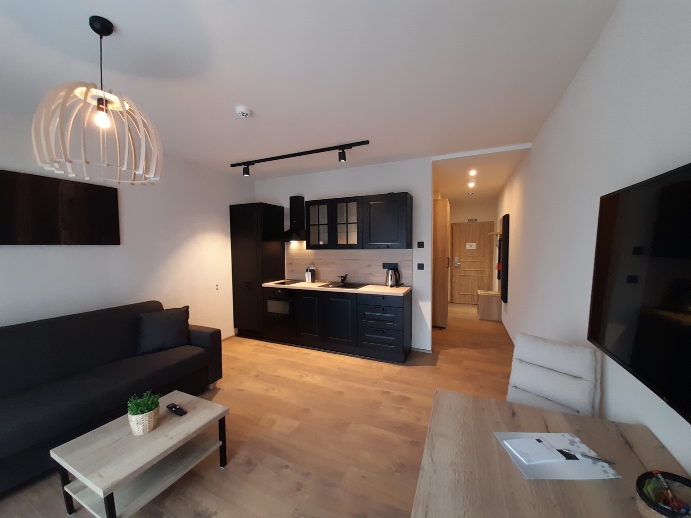 Apartmán „Tvrz Žumberk" č.6 – dvoulůžkový s terasou